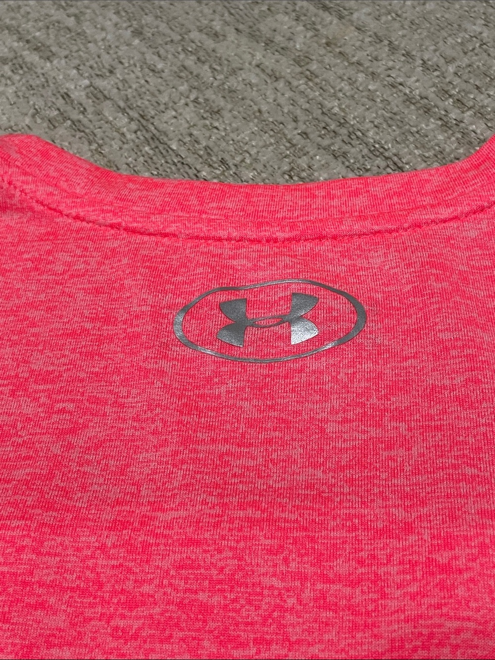 Under Armour Women’s Hot Pink V-Neck Logo Tee
Size - M - Picture 7 of 8